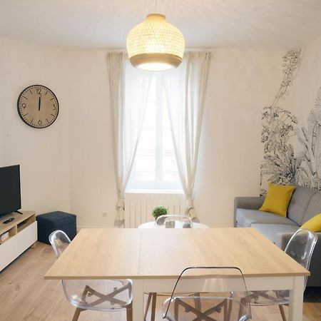 T3 De Charme Situe En Hyper Centre Avec Wifi, Linge, Draps, Savons Et Serviettes Fournis 干邑 客房 照片