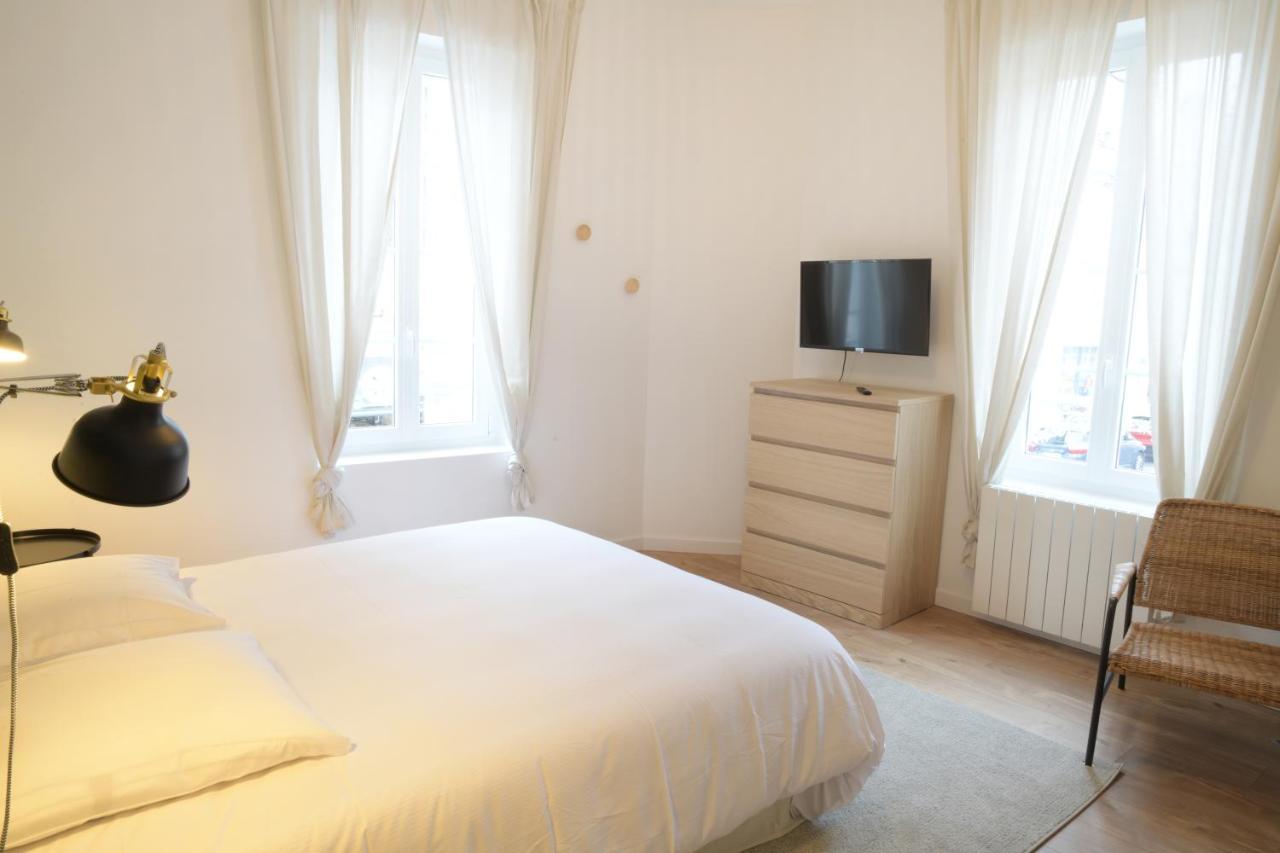 T3 De Charme Situe En Hyper Centre Avec Wifi, Linge, Draps, Savons Et Serviettes Fournis 干邑 客房 照片