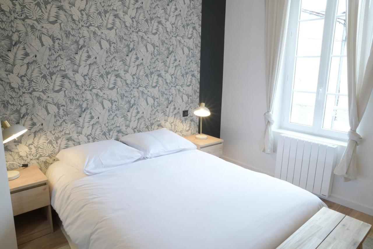T3 De Charme Situe En Hyper Centre Avec Wifi, Linge, Draps, Savons Et Serviettes Fournis 干邑 客房 照片